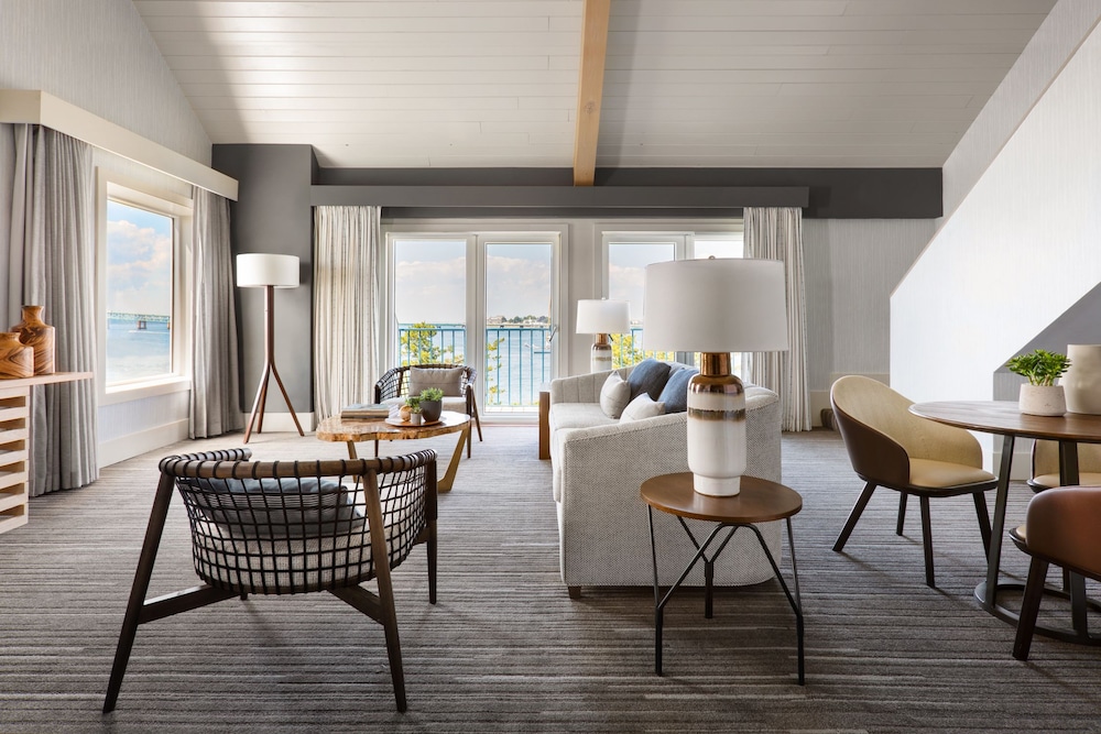 Newport Harbor Island Resort 57/66