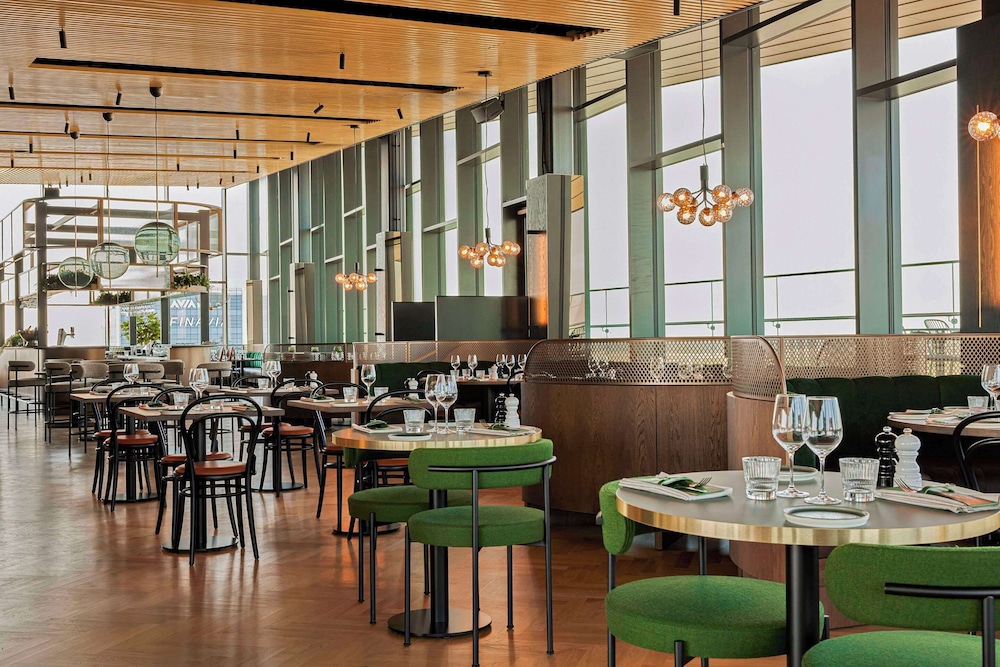 Clarion Hotel Helsinki Airport 50/65