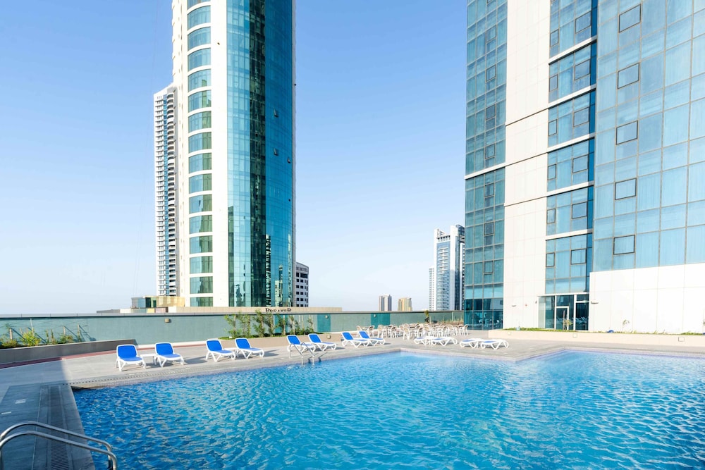 S Plaza Suites Hotel 61/70