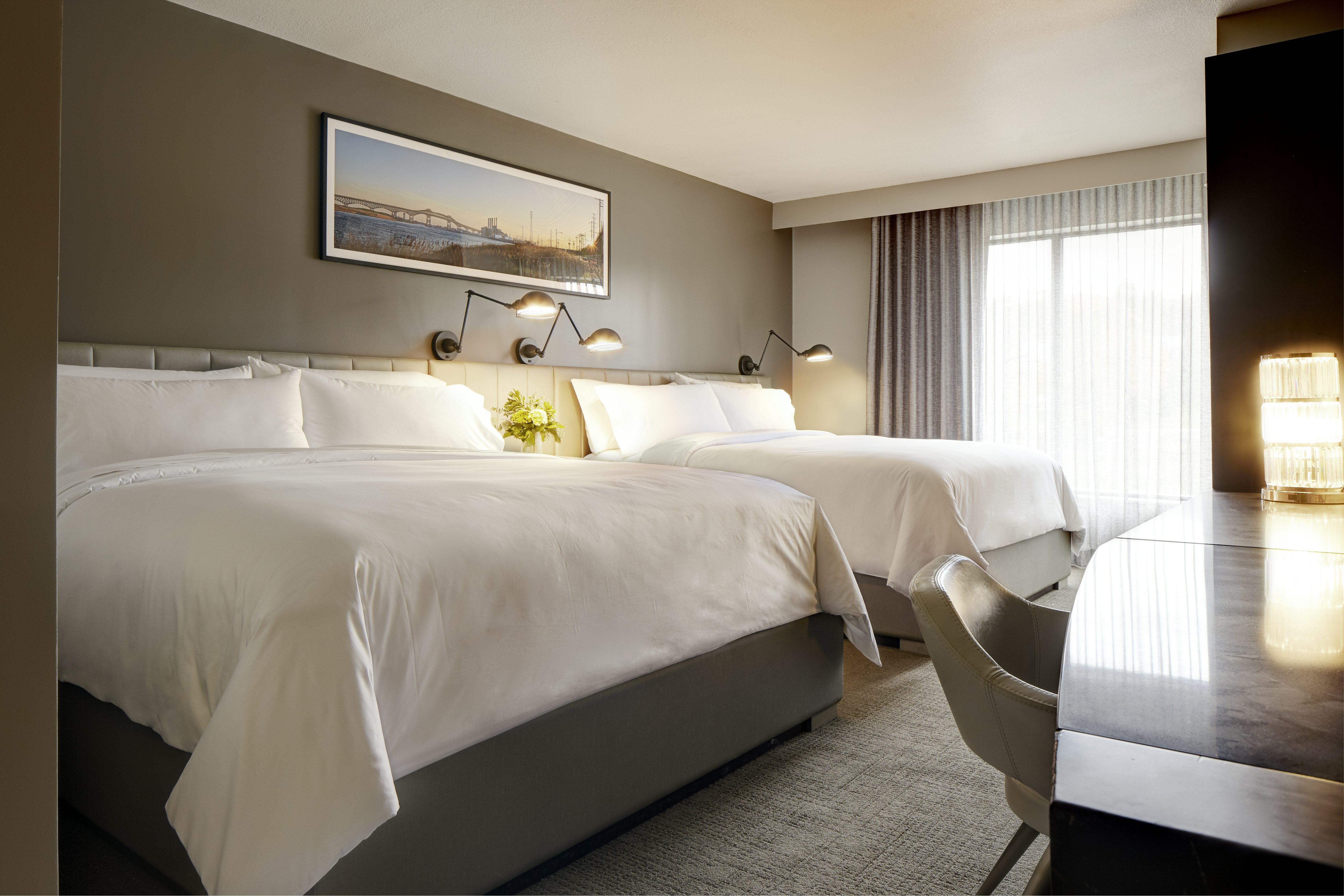 Guest Room, King Bed, Bathtub, Accessible