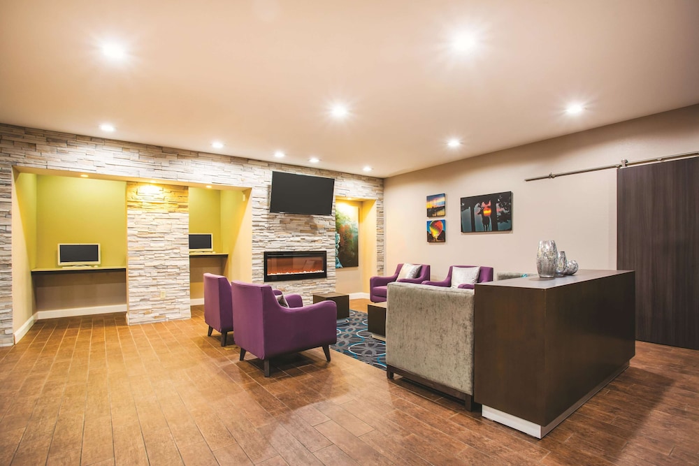 La Quinta Inn & Suites by Wyndham Russellville 7/35