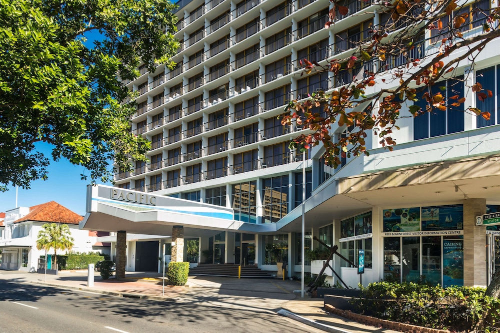 Pacific Hotel Cairns 10/72
