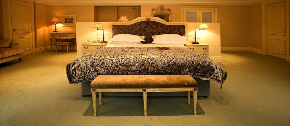 STEP HOUSE HOTEL 10/32