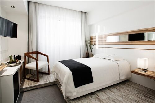 Room, Single