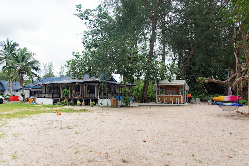 Pan Beach Bungalows 40/50