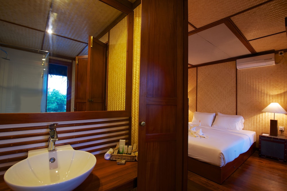 Yathra Houseboat By Jetwing 27/27