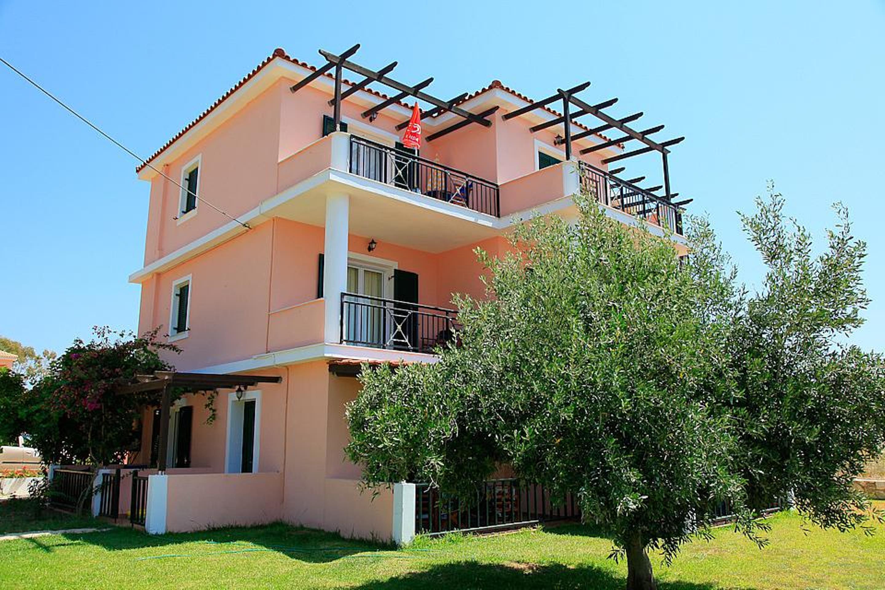 REMETZO STUDIOS 3/44