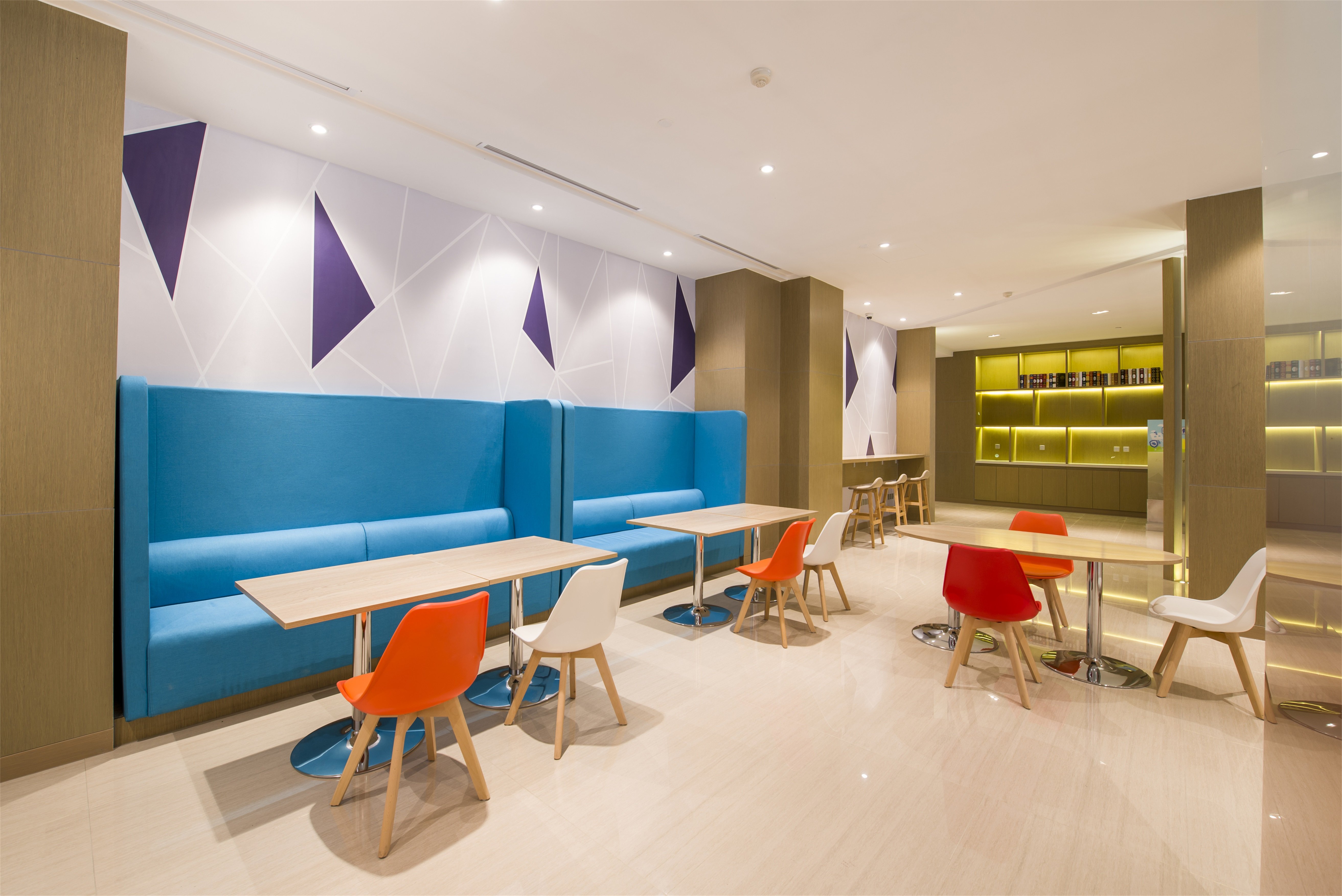 HOLIDAY INN EXPRESS CHENGDE DOWNTOWN 62/86