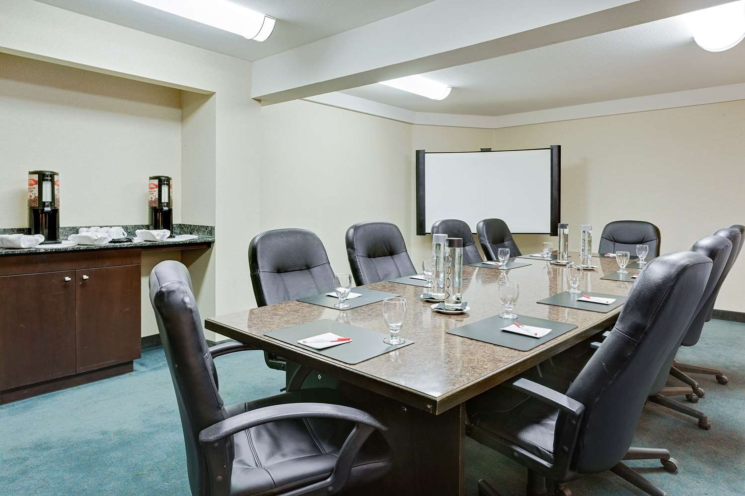 Ramada By Wyndham Kamloops 42/47