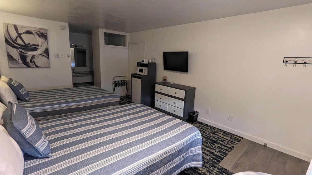 High Desert Inn 25/52