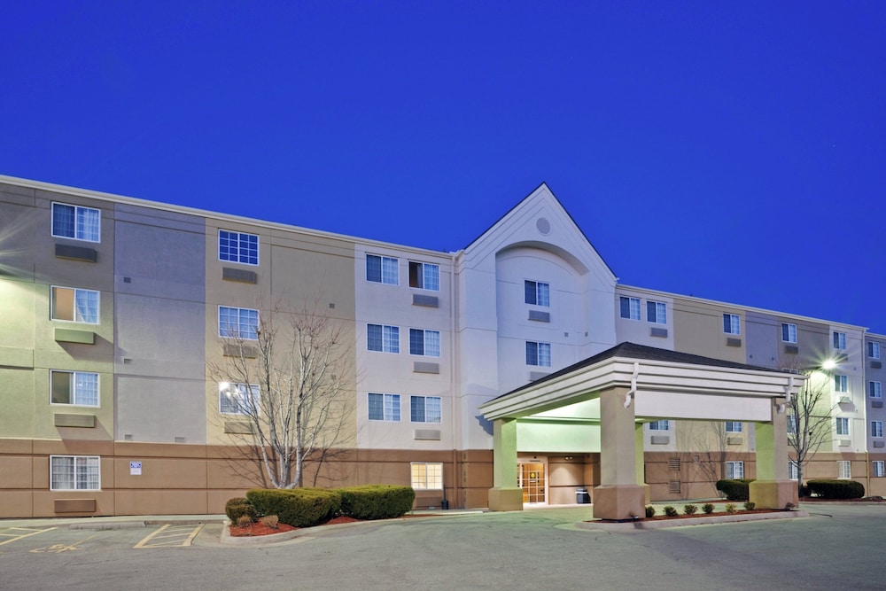 Candlewood Suites Topeka 45/49