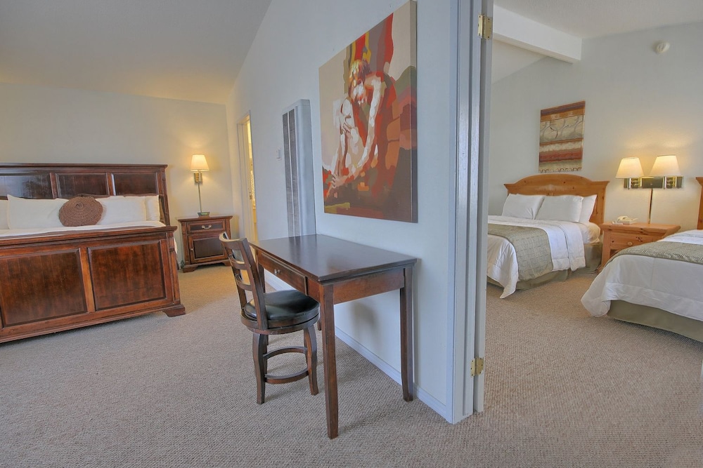 San Simeon Lodge 46/68