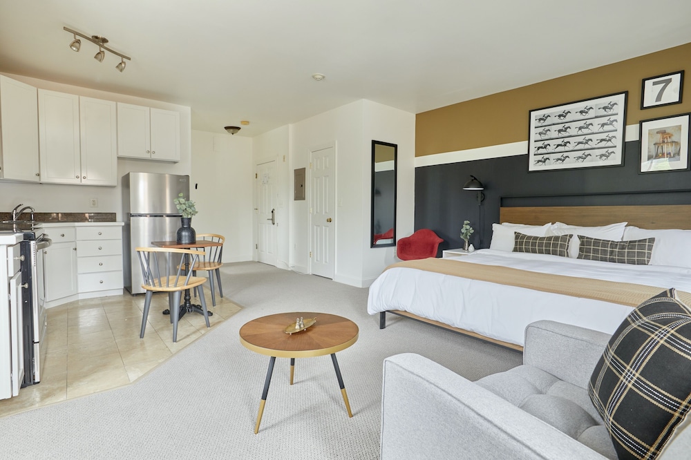 DELUXE, STUDIO, KING BED