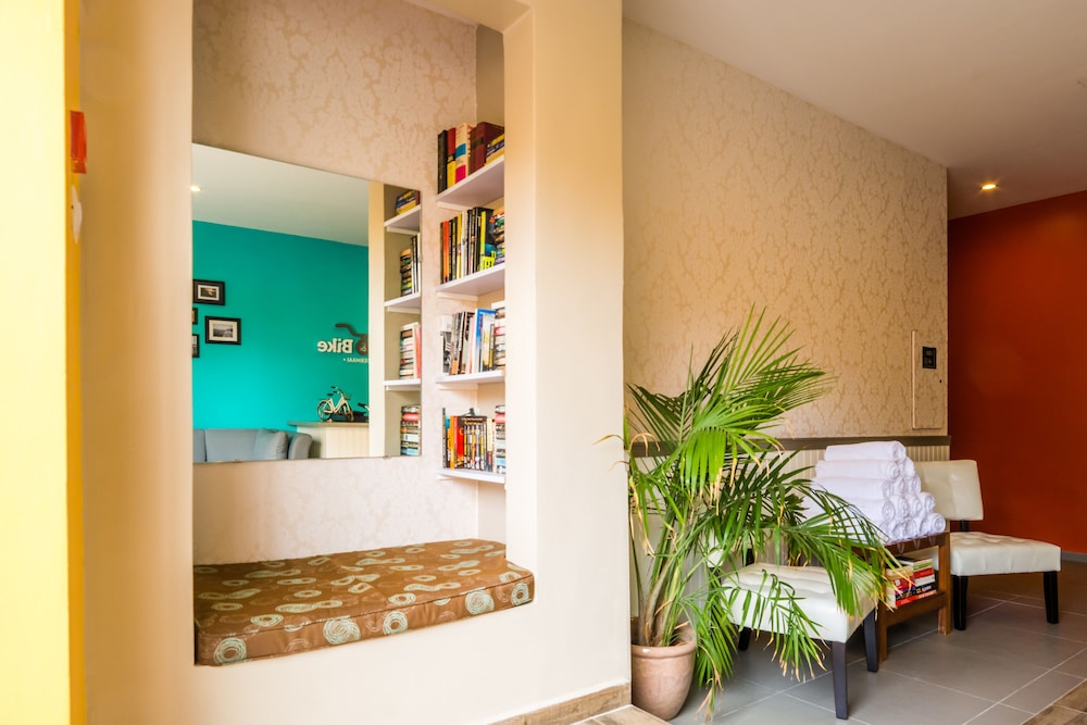Bed & Bike Curacao Hostel 21/50