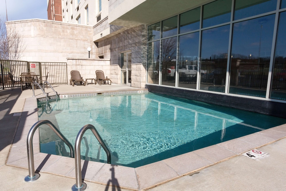 Drury Inn and Suites Cincinnati Sharonville 22/37