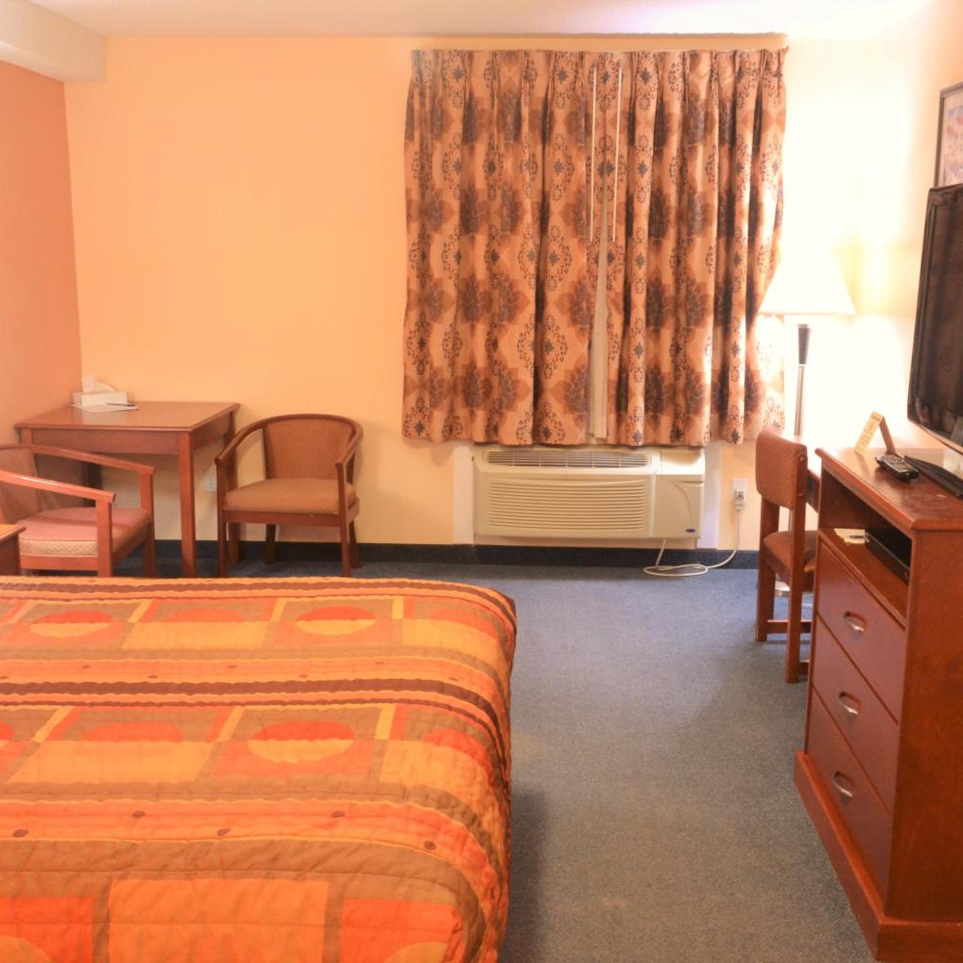 Aurora Park Inn & Suites 4/19