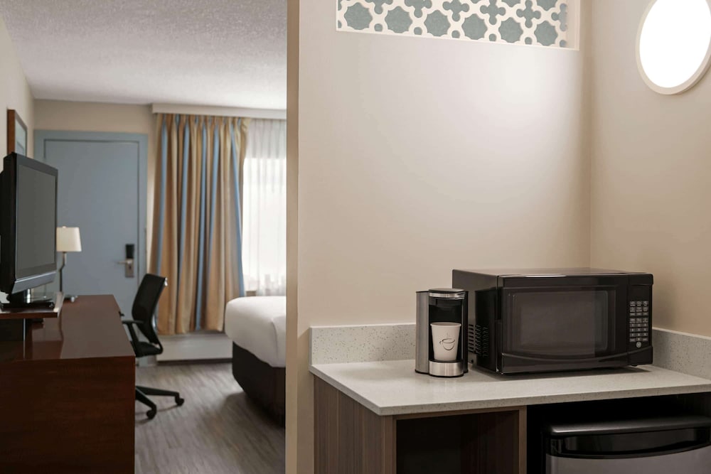 Travelodge by Wyndham Calgary South 29/63