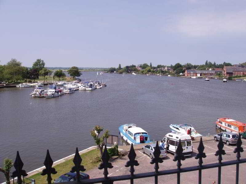 Wherry Hotel 25/28