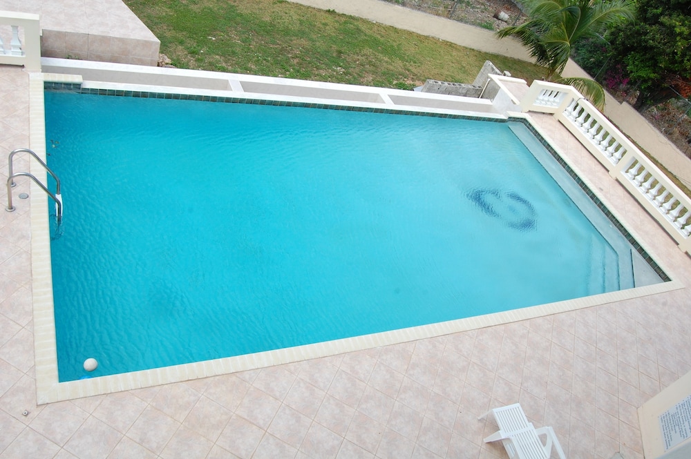Celebrity Villa Jamaica 32/50