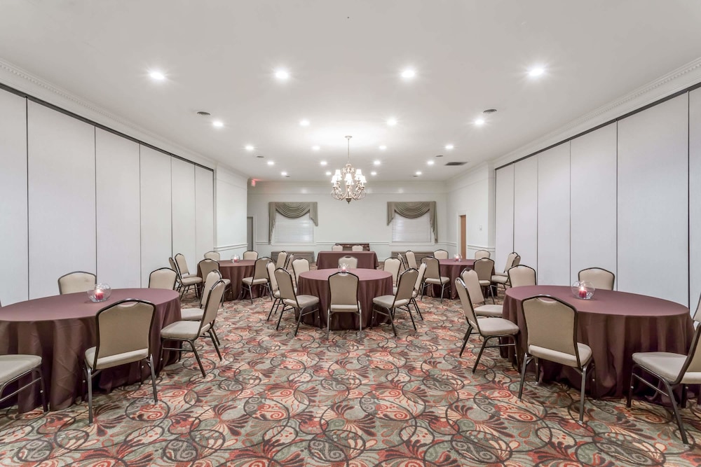 Comfort Inn Huntington Near University Area 41/48