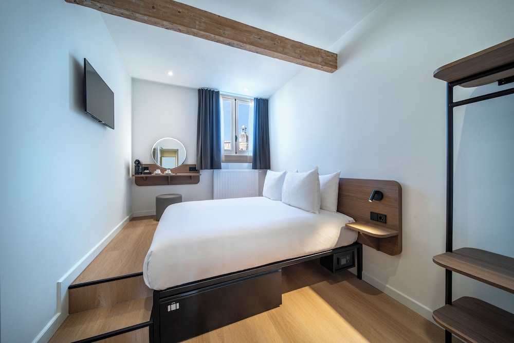 SUPERIOR, DOUBLE BED, CANAL VIEW