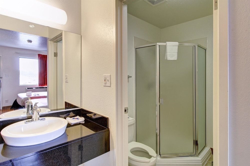 Motel6 Amherst, OH - Cleveland West - Lorain 17/41