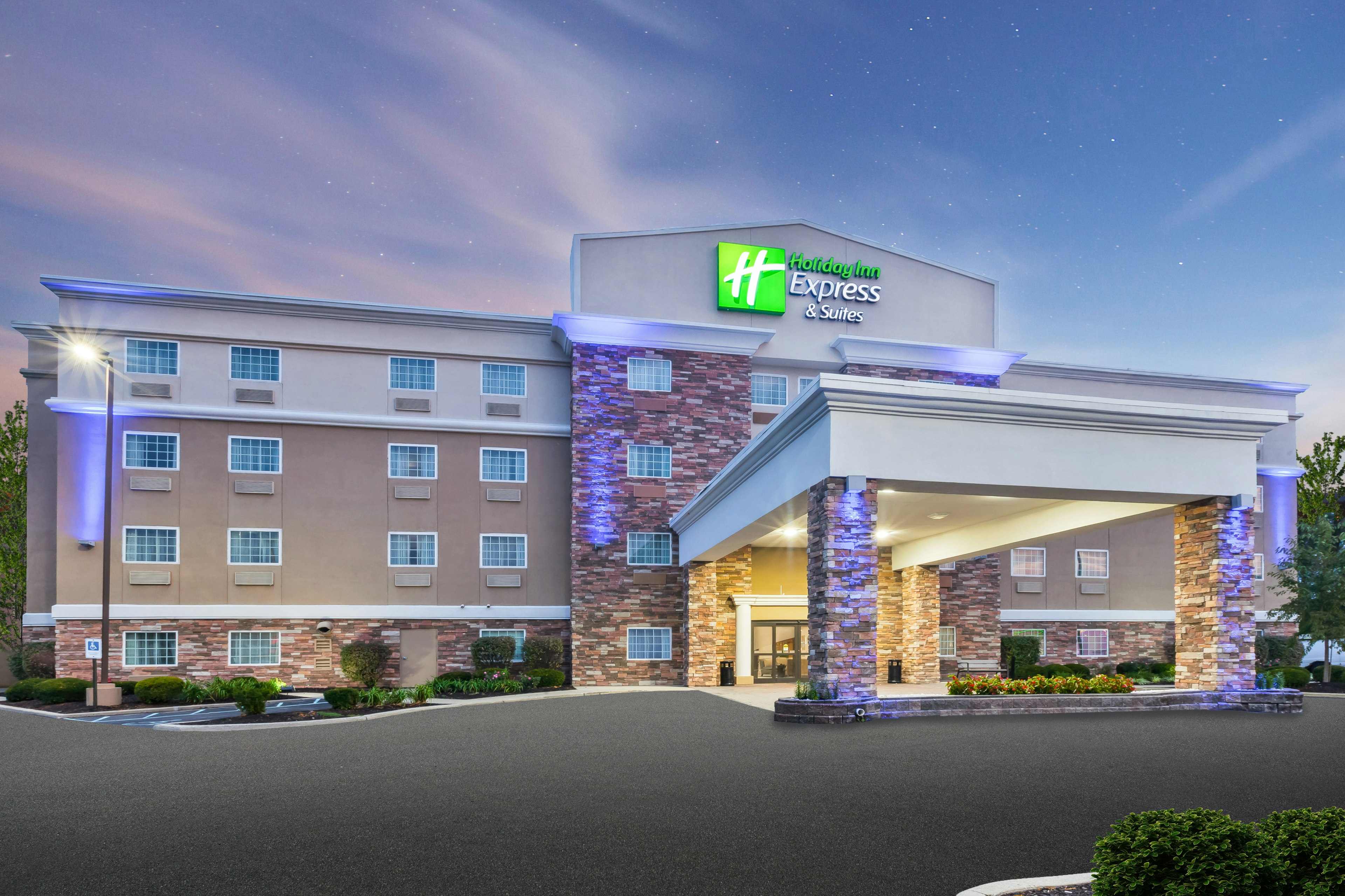 Holiday Inn Express & Suites Carmel North - Westfield 2/52