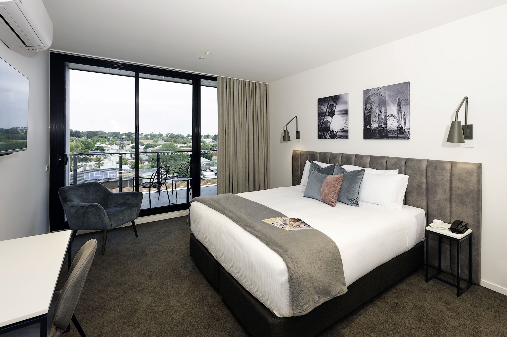 2 Bedrooms, Apartment, King and Twin Beds, 2 Bathrooms