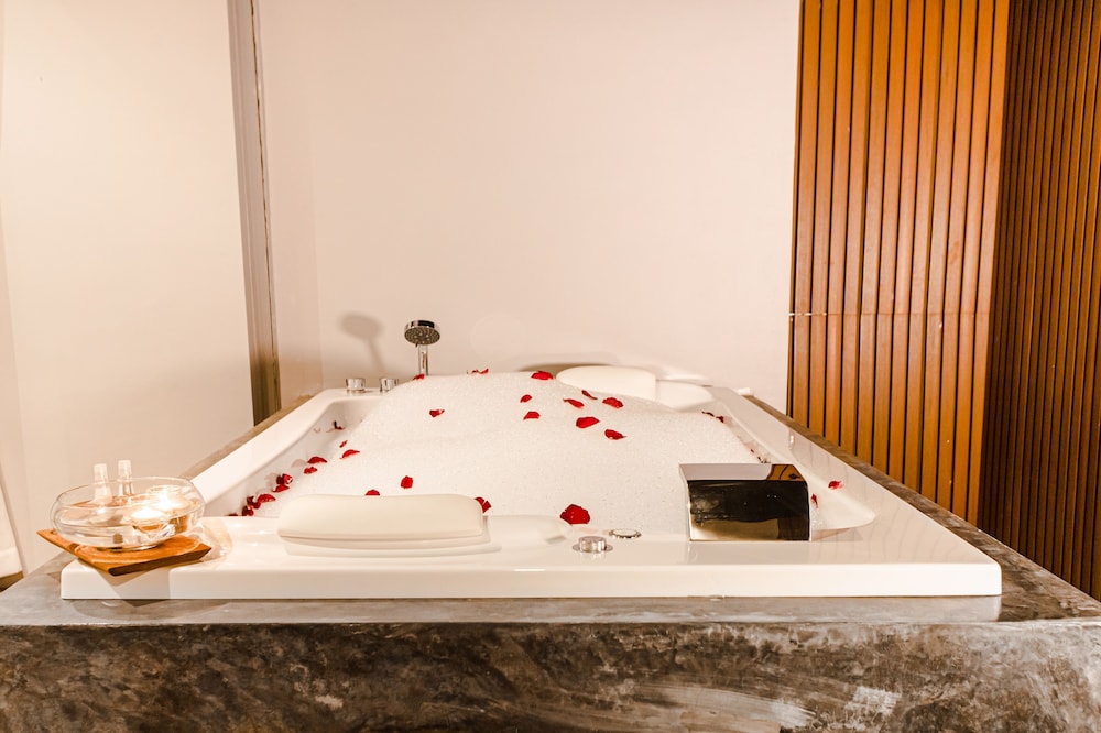 Tour De Phuket Hotel 39/71