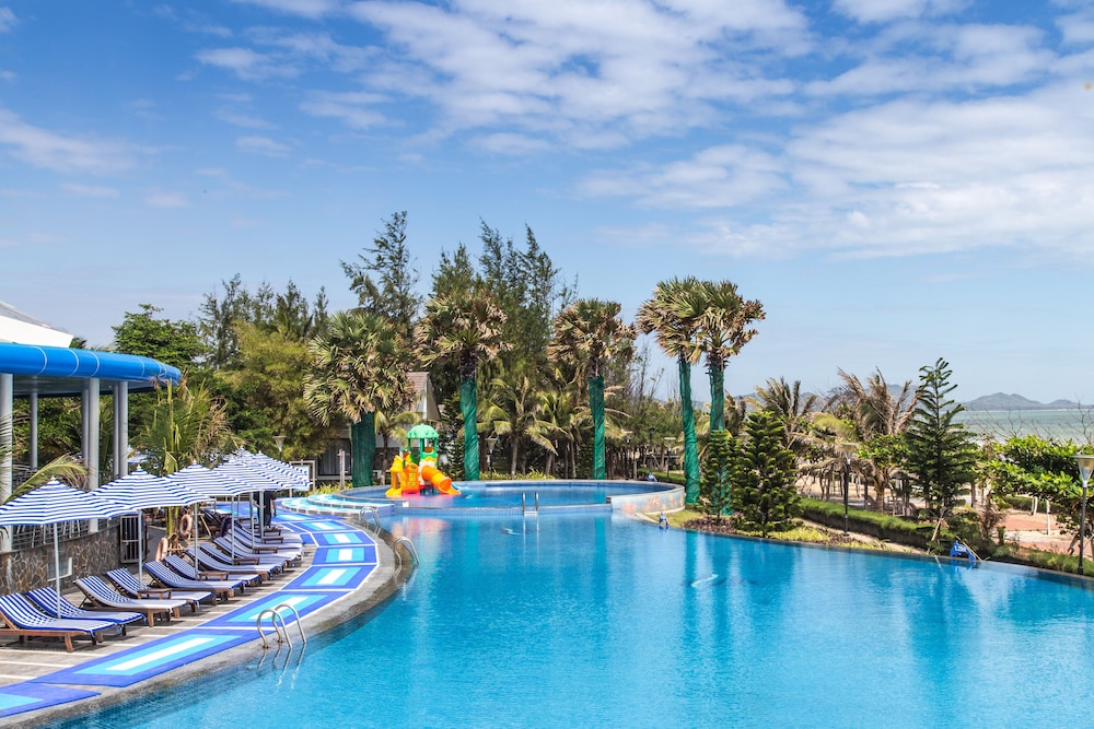 Carmelina Beach Resort 4/78