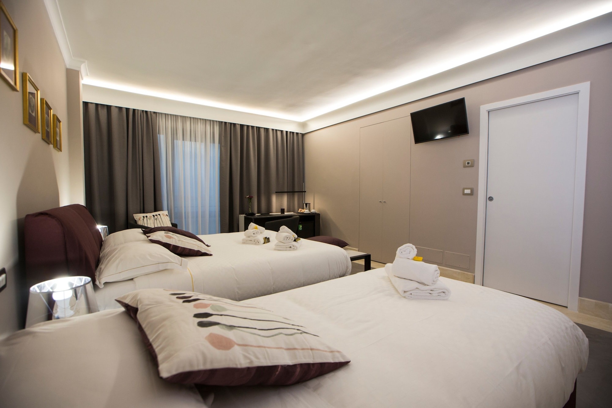 ROOM, TRIPLE
