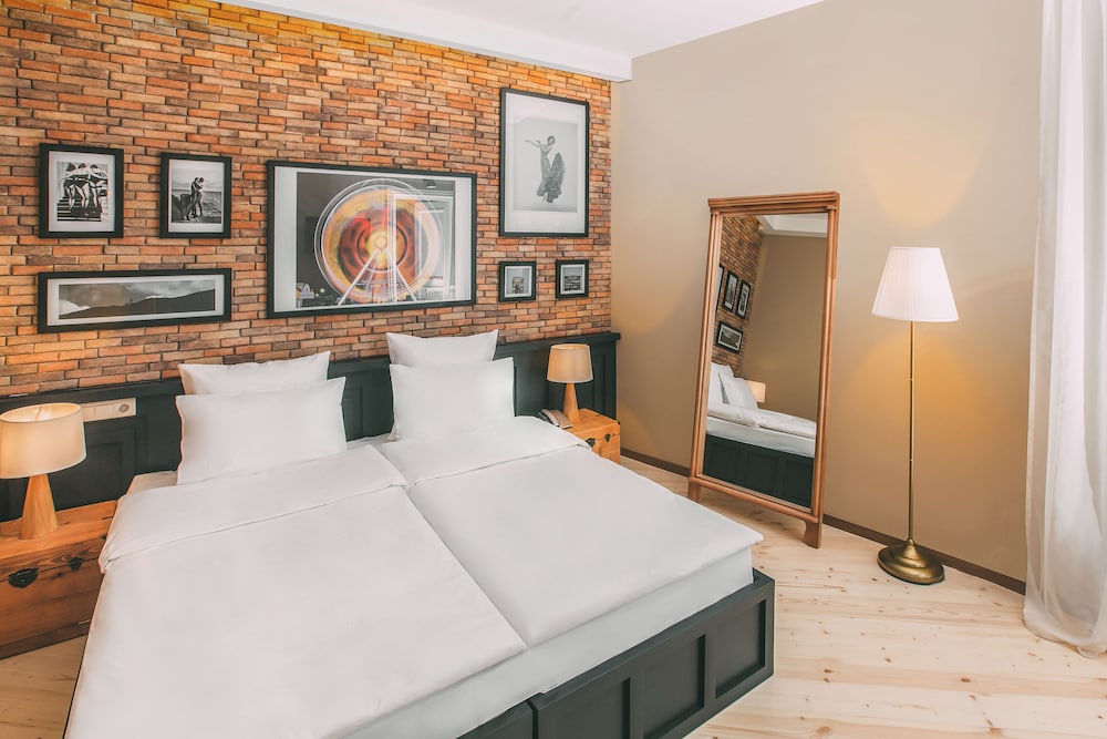 COMPACT, DOUBLE OR TWIN BED, NO WINDOW