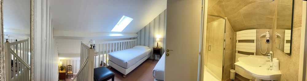 دوبلكس عائلي بسرير مزدوج وسريرين منفصلين، Hôtel La Villa Fleurie 6/6