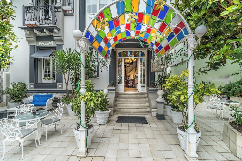 Las Brisas Hotel 40/50