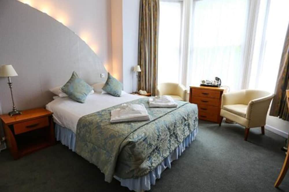 Royal Exeter Hotel 26/78