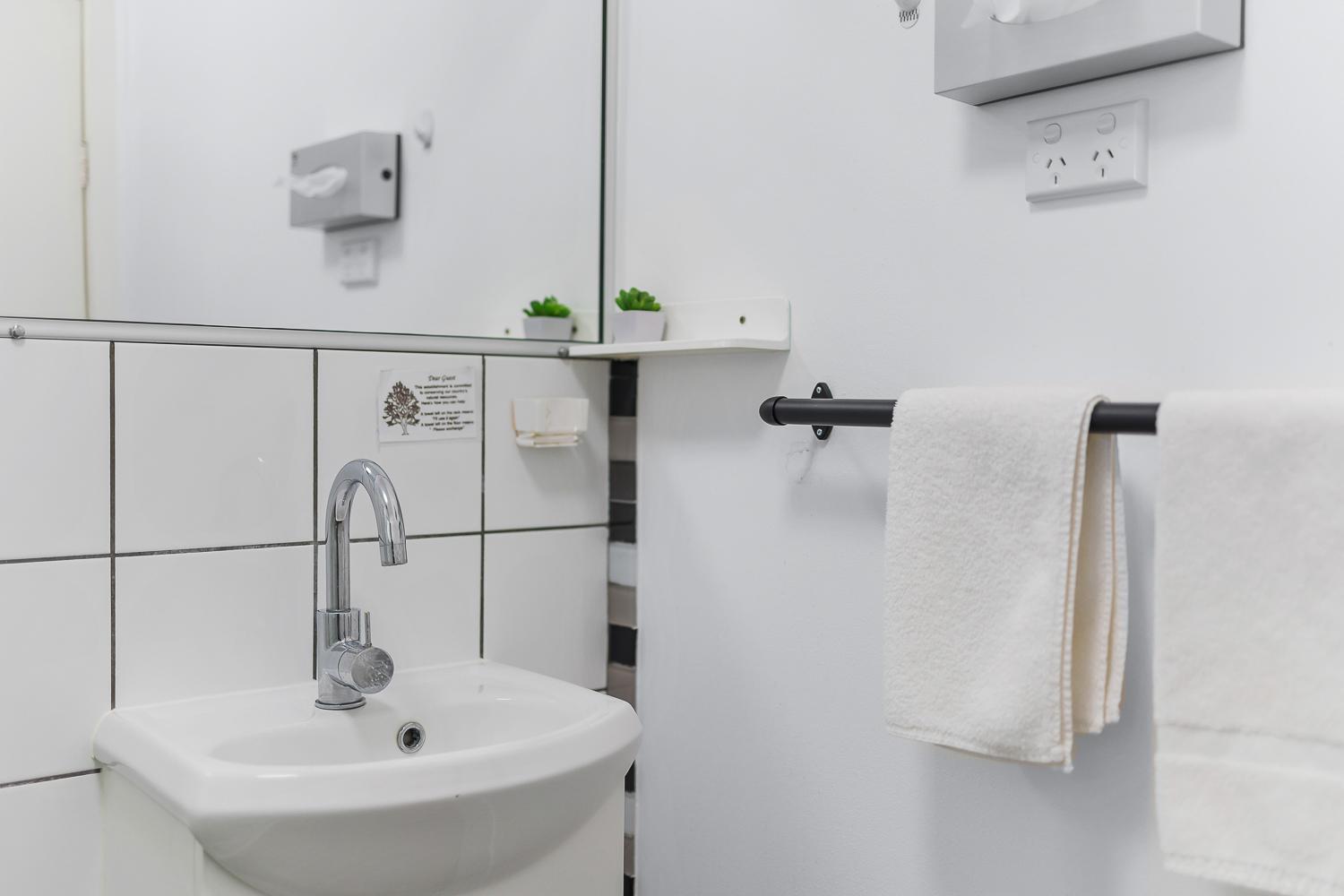 غرفة بسرير كوين وسرير فردي، CASTLREAGH MOTOR INN 10/10