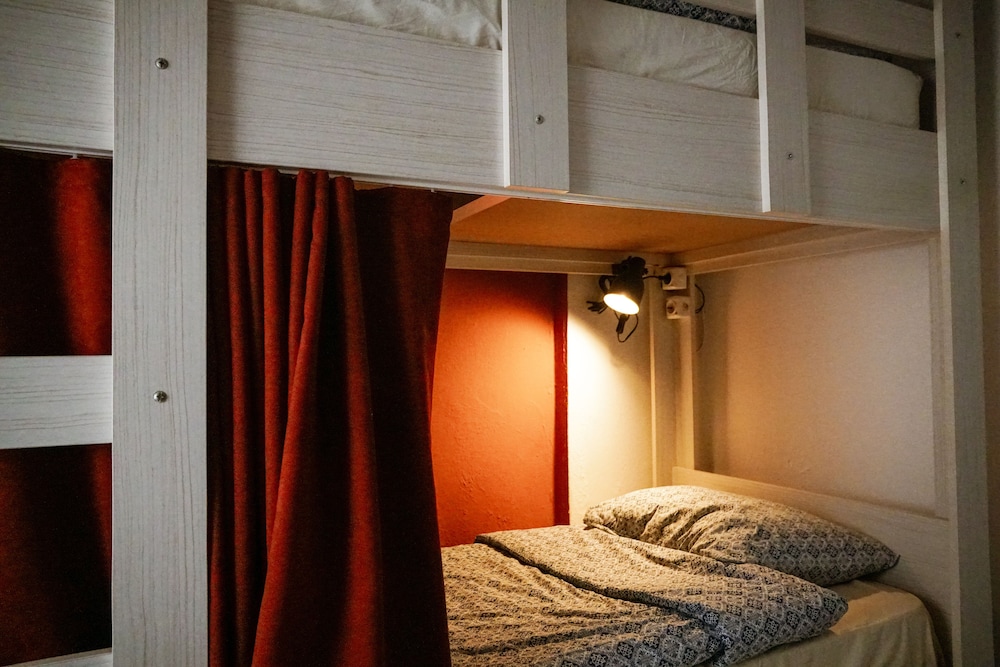MIXED DORM, COMFORT, SHARED BATHROOM