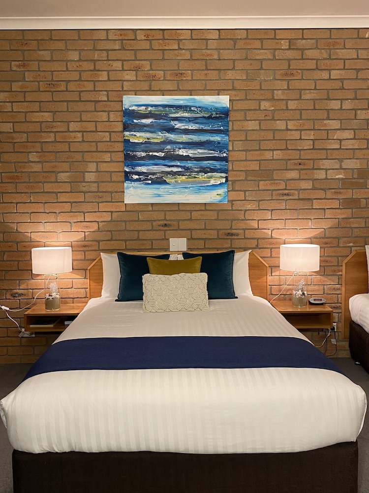 Coastal Waters Motor Inn 26/73