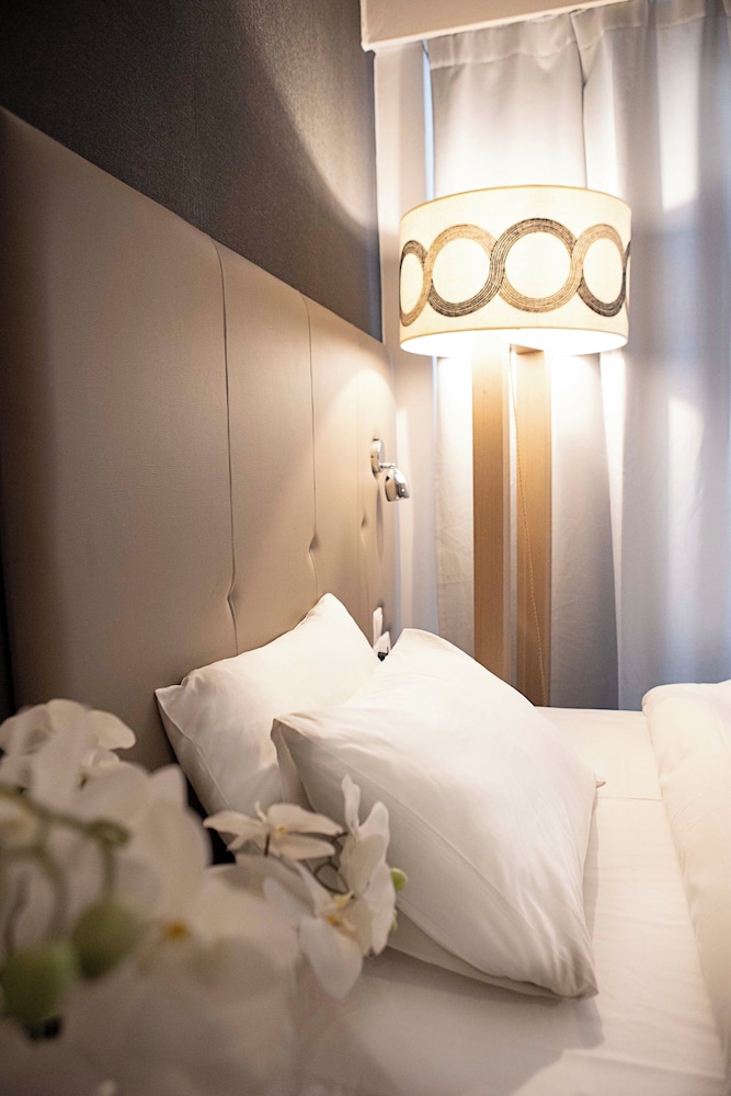 Galaxy Hotel 27/50