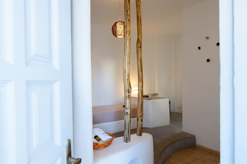 ATLAS BOUTIQUE HOTEL 72/73
