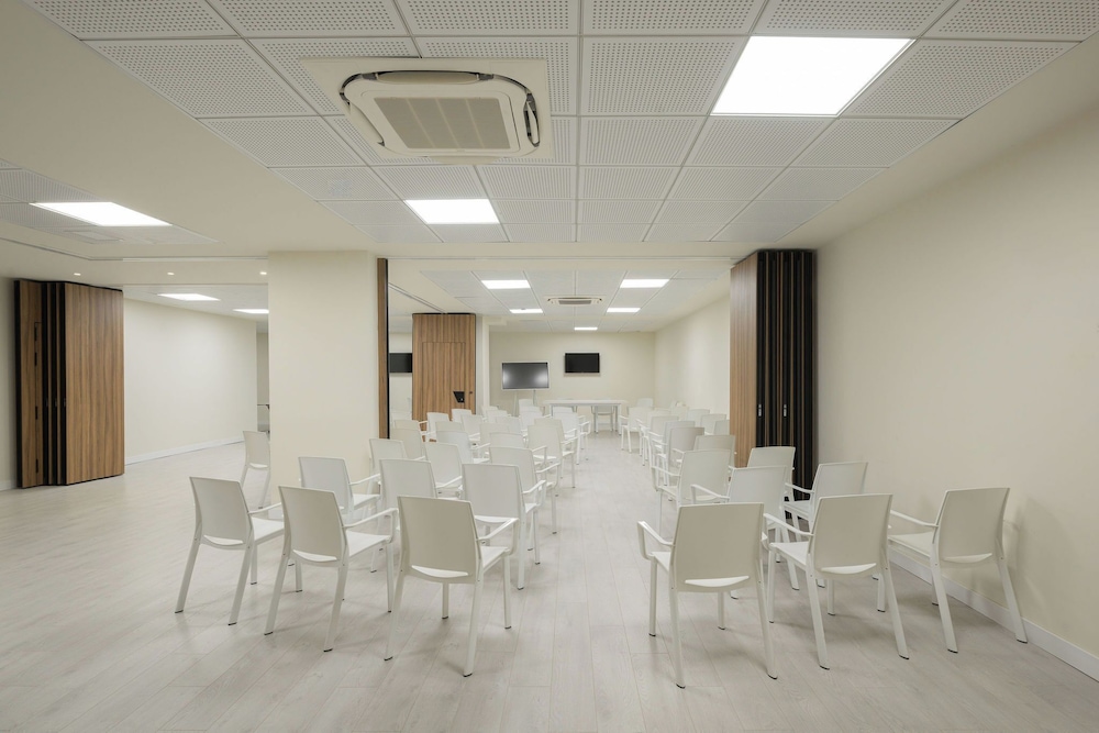 Eurosalou Hotel 34/46