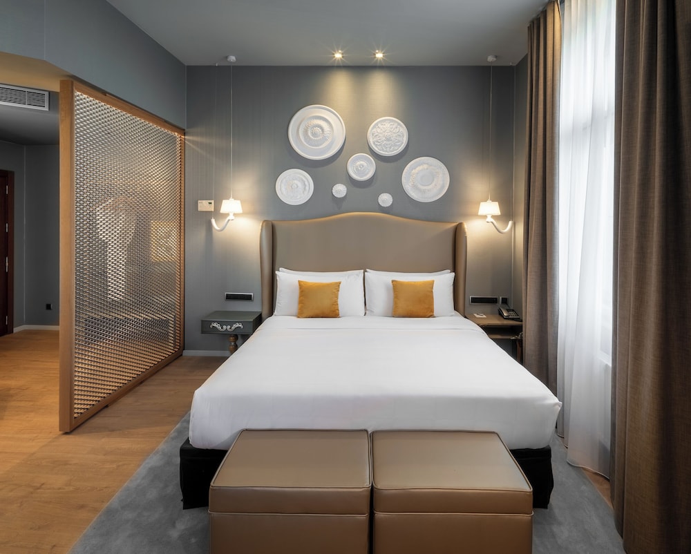 EXECUTIVE, DOUBLE BED