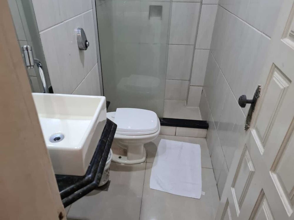 OYO Nobs Hotel, Sao Joao de Meriti 32/39