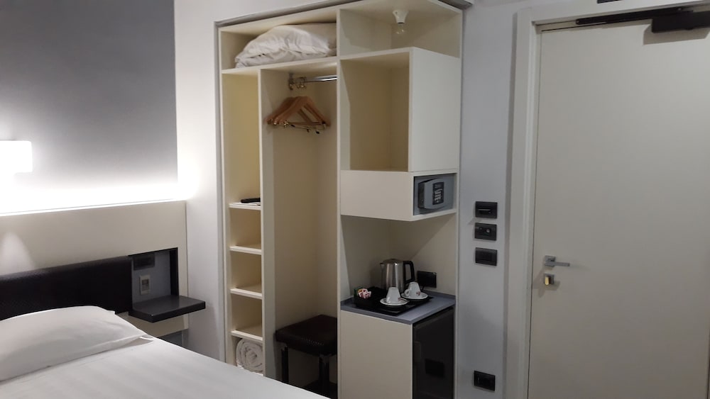 Crosti Hotel And Residence 13/45