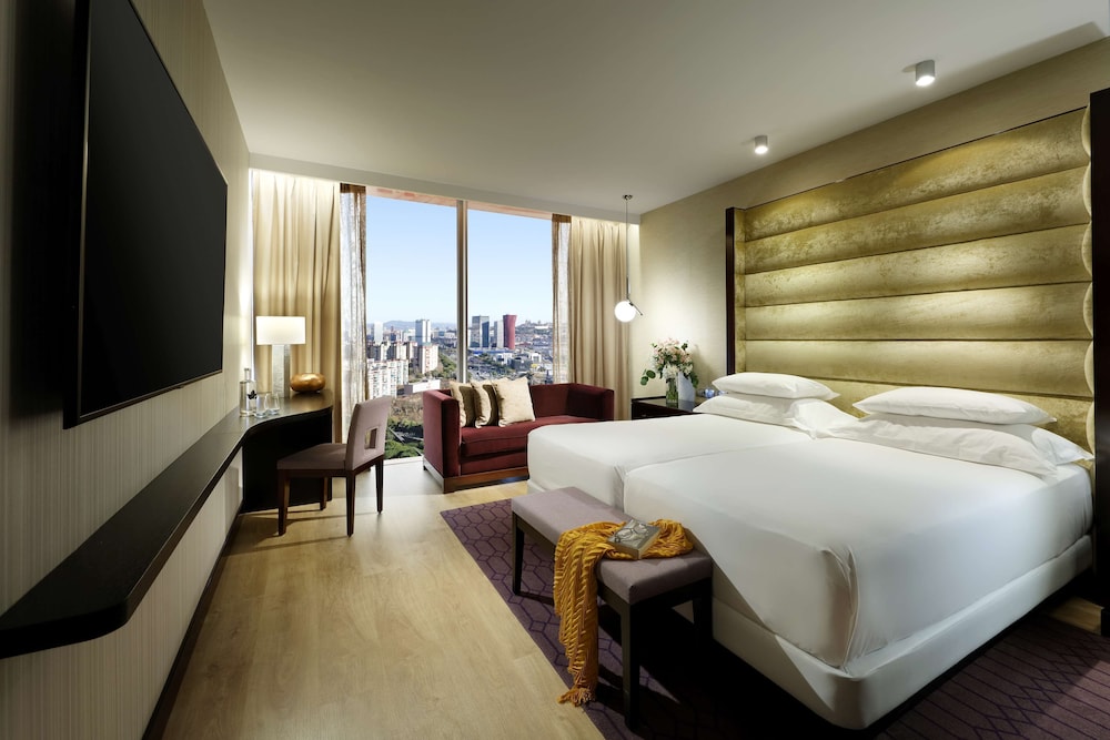 Deluxe, Twin Beds, City View