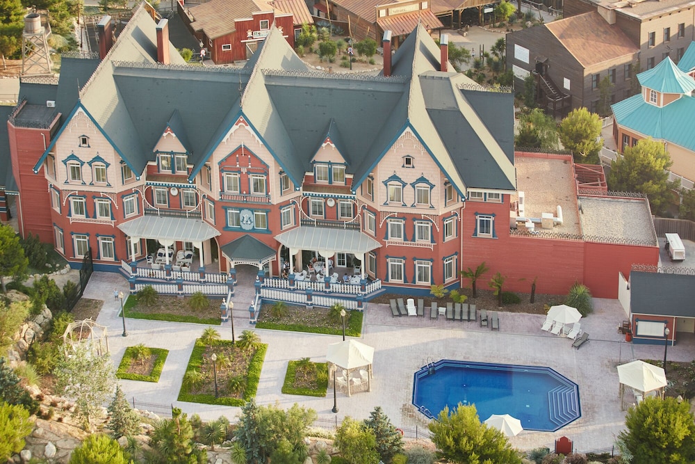 PortAventura Hotel Lucys Mansion 3/40