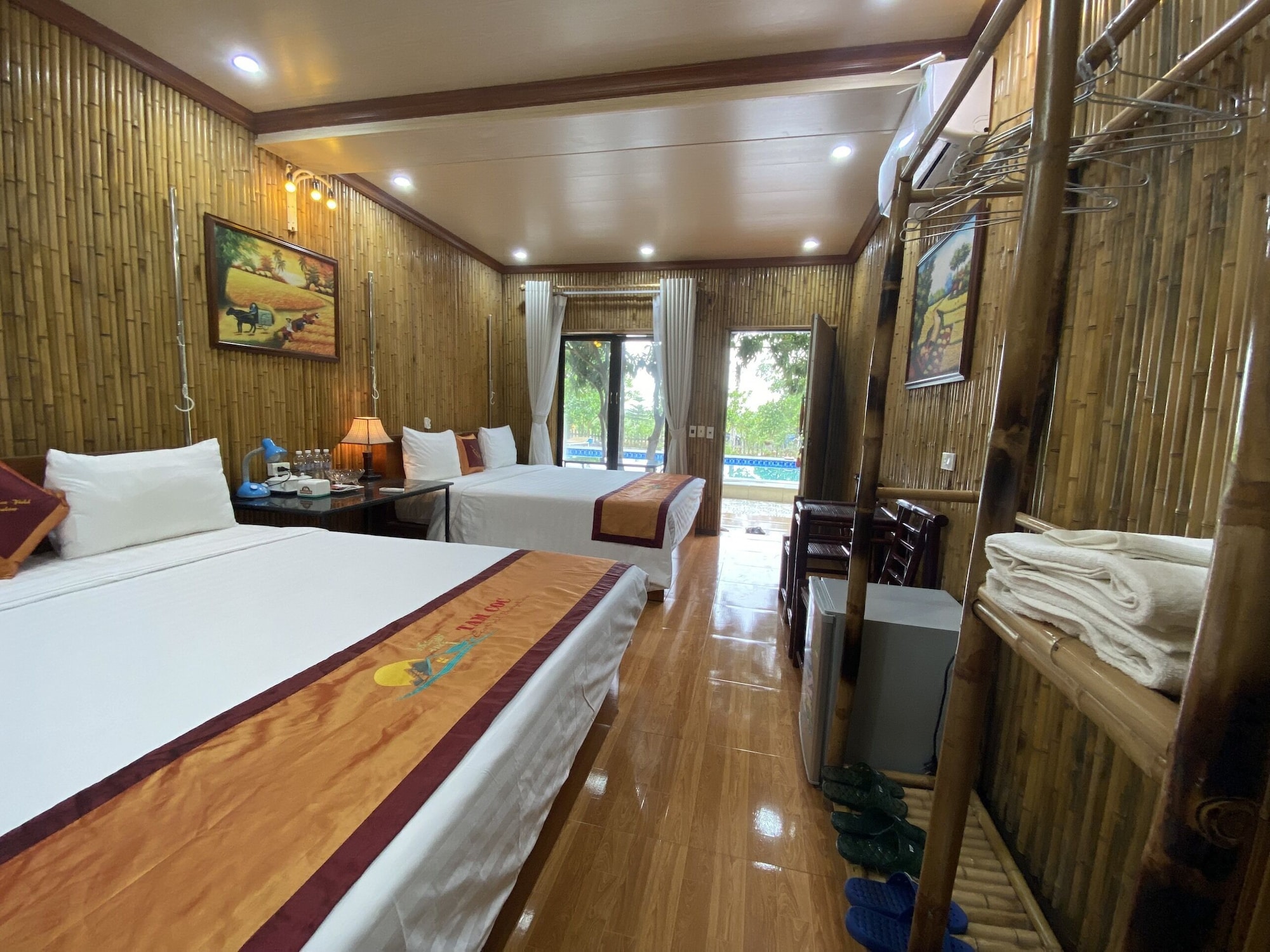 ROOM, TWIN BEDS, POOL VIEW
