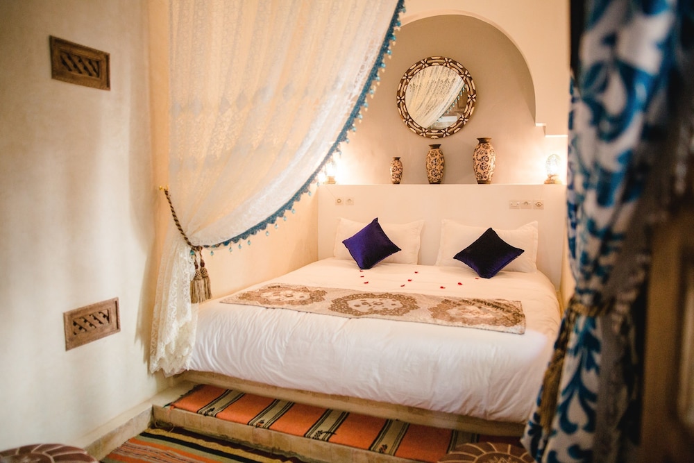 SUPERIOR, DOUBLE BED
