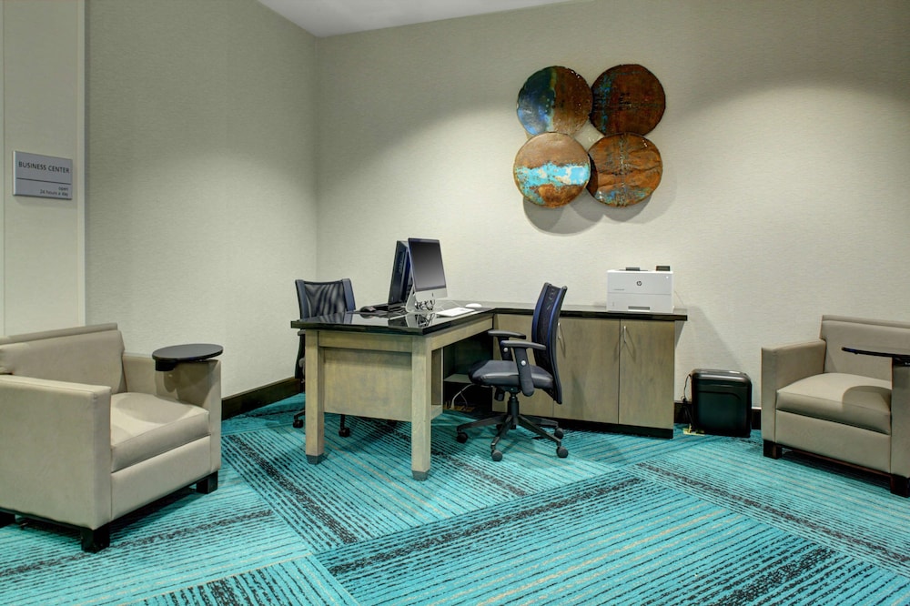 Hampton Inn And Suites Roanoke-Downtown 62/75