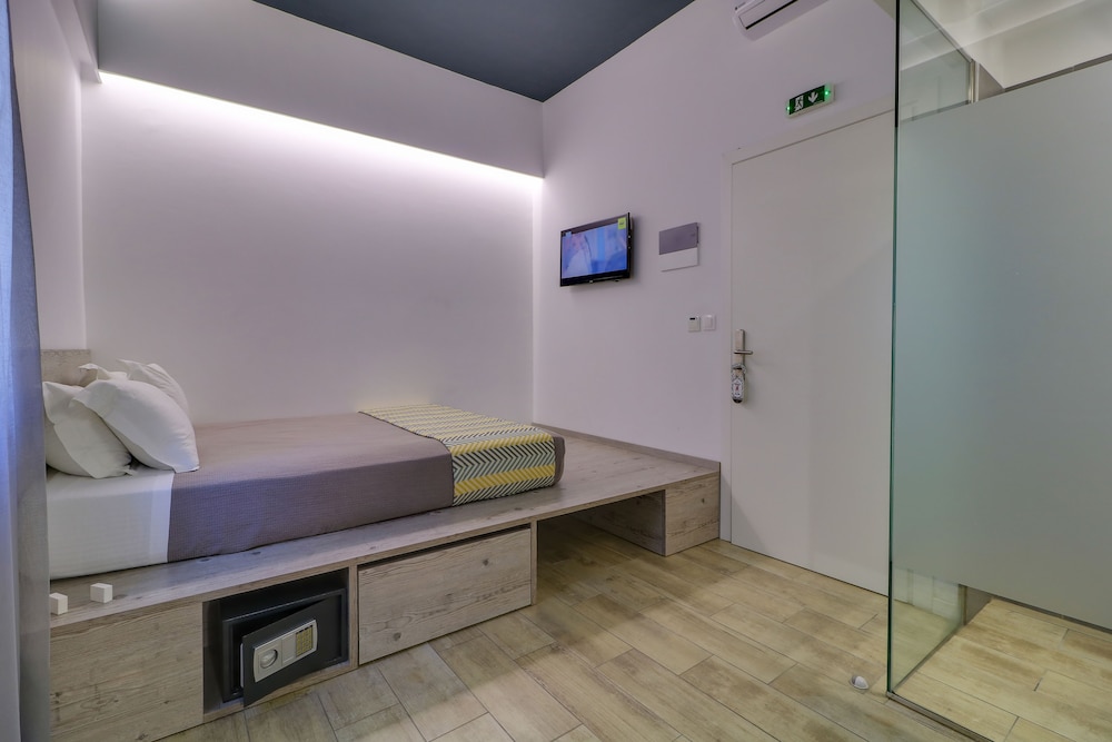 Athensotel.Com 38/39